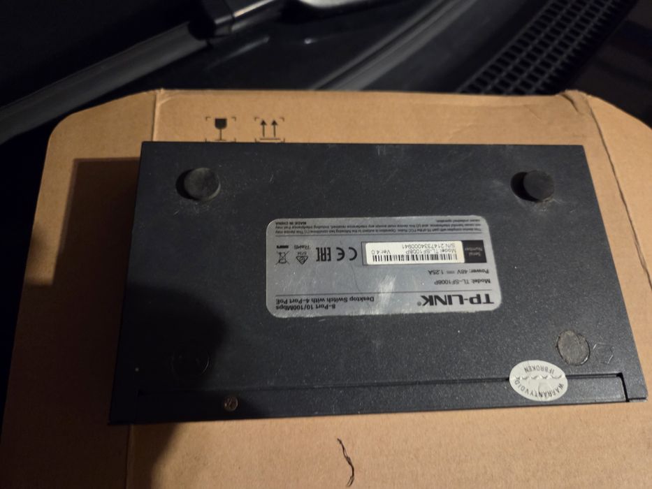Switch poe tplink tl-sf1008p uzywany w 100% sprawny z zasilaczem