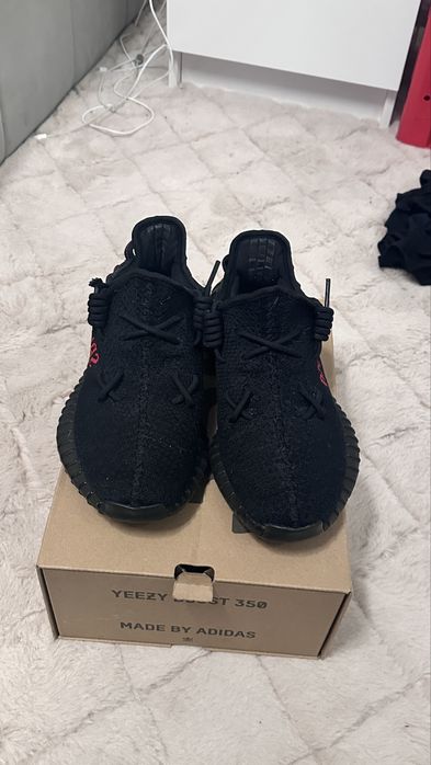 Yeezy 350 v2 bred