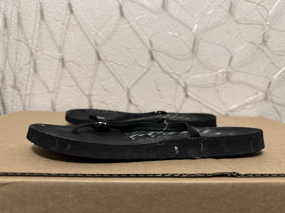 Продам жіночі шльпанці Guess