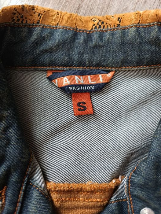 Kurtka jeansowa z koronką