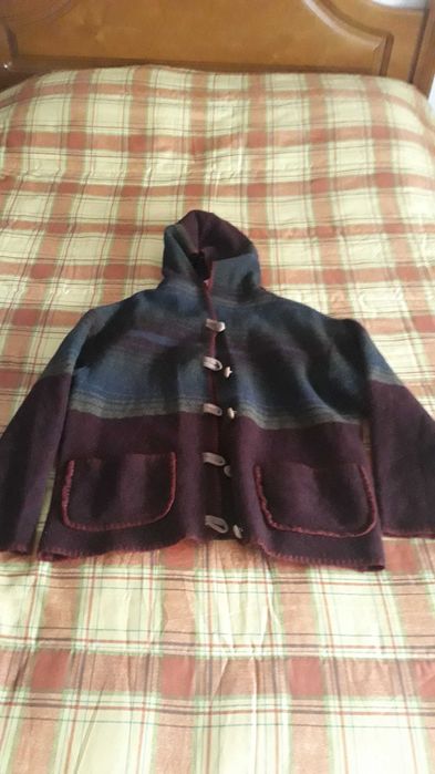 Casaco lã ,com capuz e bolsos - baixa de preço