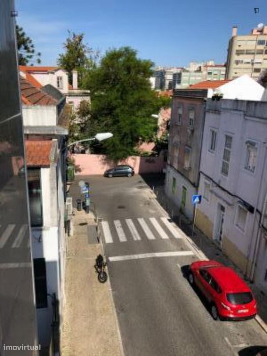 Quarto - localizado em Benfica Lisbon