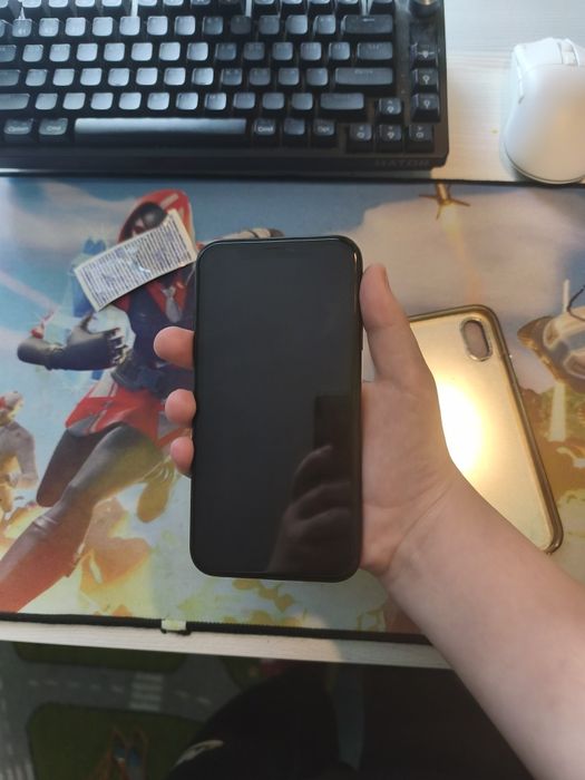 Продам iPhone XR на 64 ГБ