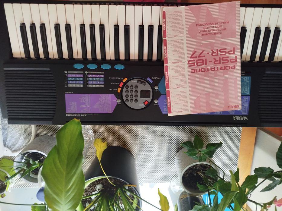 Órgão musical Yamaha PSR-185 como novo