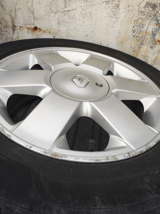 Conjunto de pneus e jantes