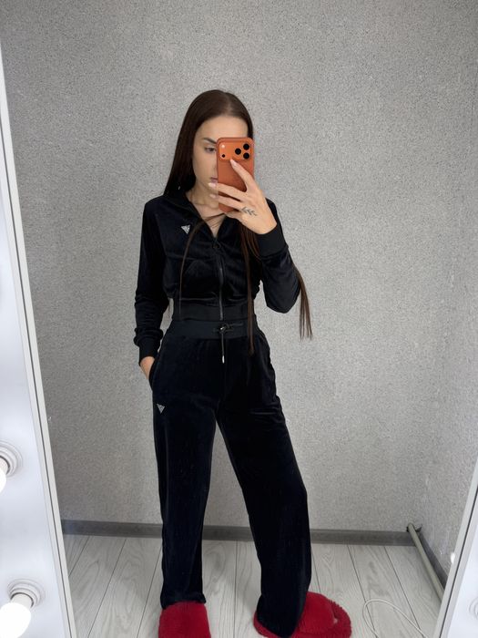 Спортивний велюровий костюм Guess
