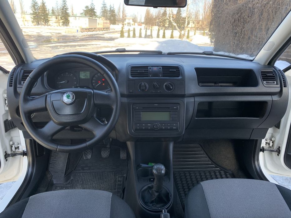 Skoda Fabia 2011 рестайлинг 1.4 газ/ бензин