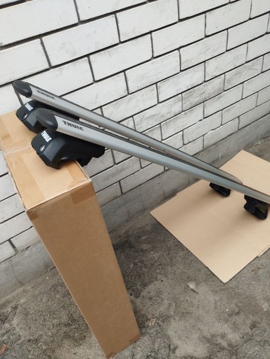 Багажник Thule 7104 Raised Rail WingBar Evo на рейлинги.