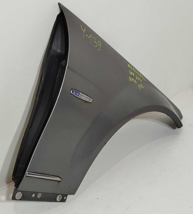 błotnik prawy przedni przód MERCEDES C-KLASA  W204    07-11