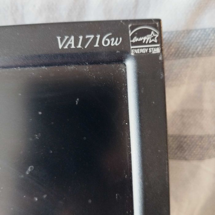 Монитор 17 дюймов Соник старенький но еще рабочий