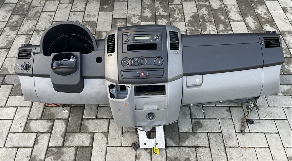 Торпедо / панель Mercedes Sprinter W906 / Crafter