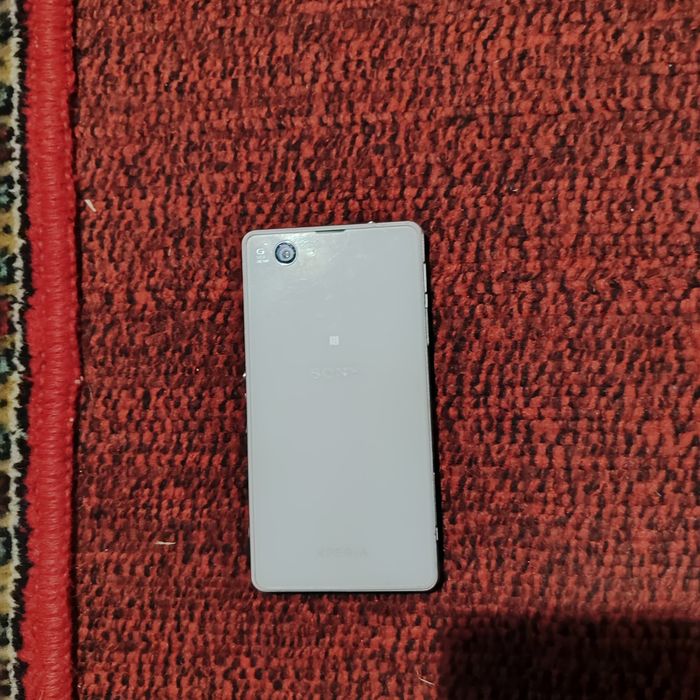Продам телефон SONY Xperia Z 1compact