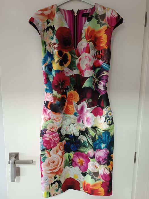 Vestido Ted Beker novo