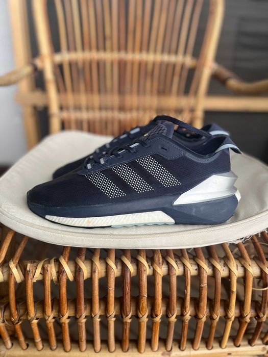 adidas Avryn  r. 44