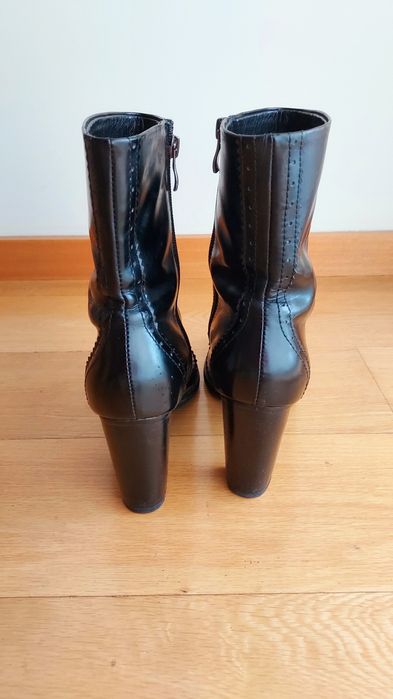 Bota de salto alto pretas