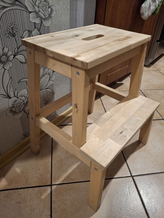 Drewniany taboret Ikea