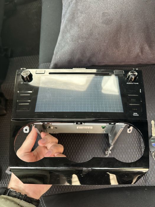 Продаю оригінальну магнітолу для Subaru