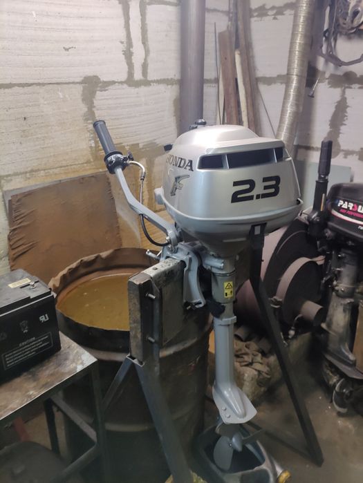 продам японский лодочный мотор хонда 2,3лс 4т дешево!