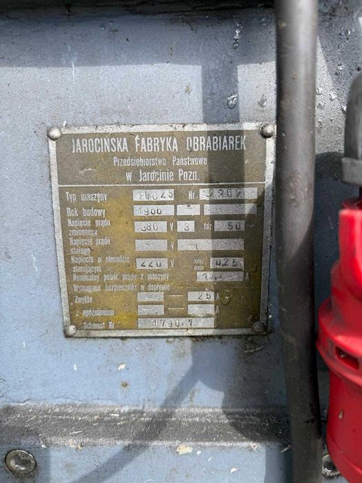 Frezarka uniwersalna FWC 25 - odczyt cyfrowy