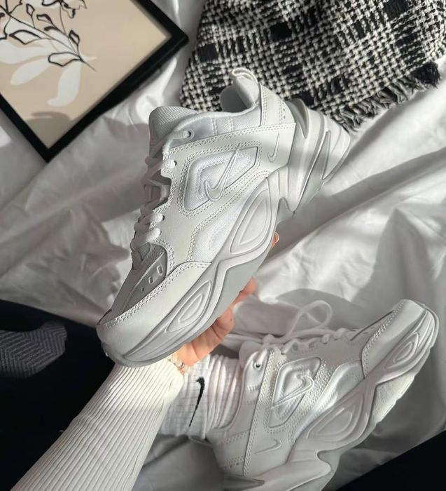 Жіночі білі кросівки