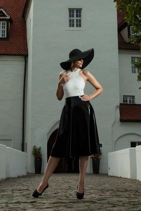 Lateksowa spodnica rozkloszowana czarny transparentny M