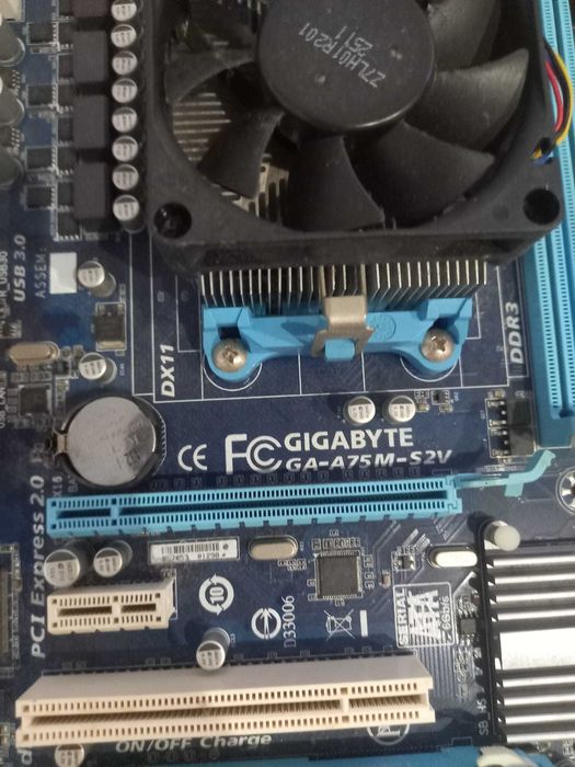 Bundle Motherboard Gigabyte GA-A75M-S2V + Processador AMD + Cooler (Socket FM1)