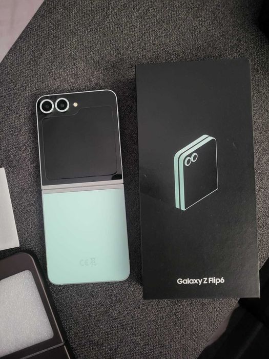 Samsung Z Flip 6 + Galaxy Watch7