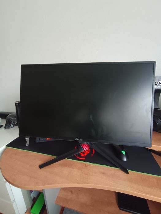 ROG Strix XG258Q com alguns arranhos 240hz gsync