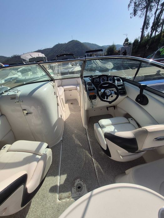 Barco Chaparral 236 SSX V8 300 HP