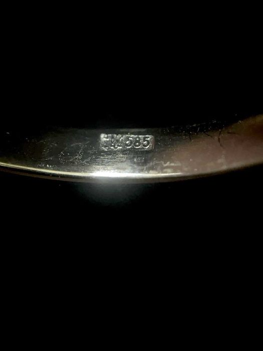 Золотое кольцо с бриллиантами/Золота каблучка з діамантами