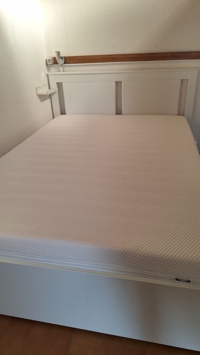 Cama Casal IKEA SONGESAND 140x200 + Colchão VESTERÖY (Como Novo)