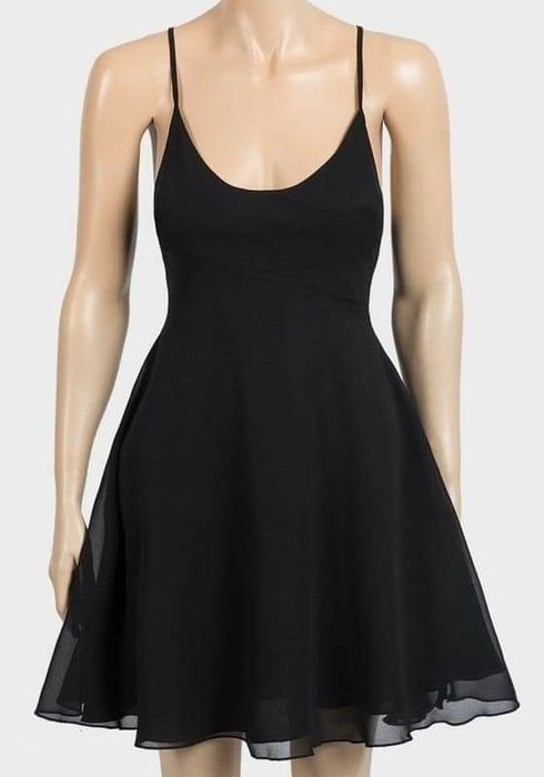 Czarna sukienka mini na ramiączkach