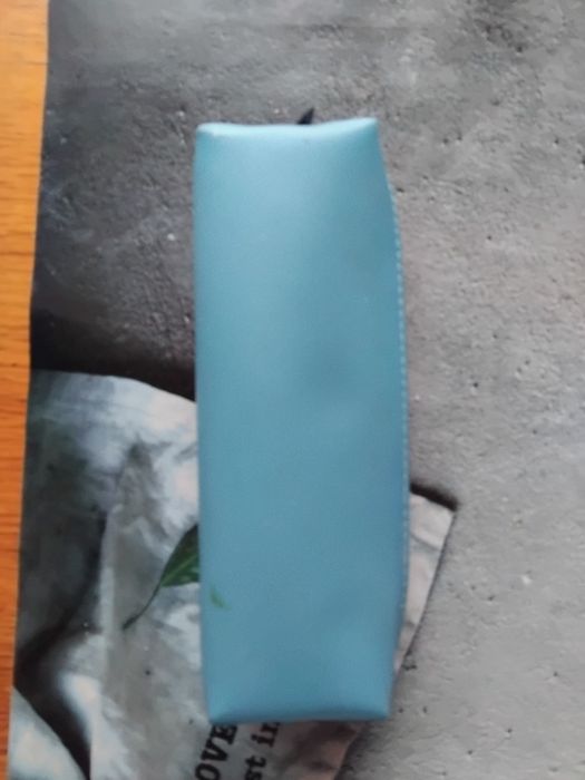 Пенал школьный голубого цвета