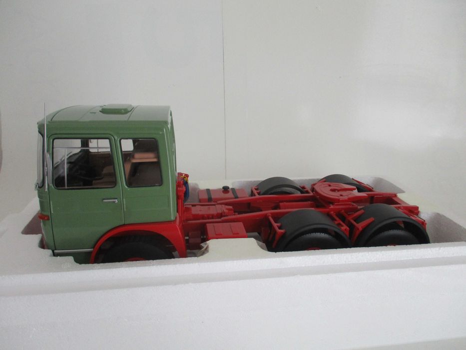 Miniaturas - MAN 16304 F7 TRACTOR TRUCK 1972 - 1.18