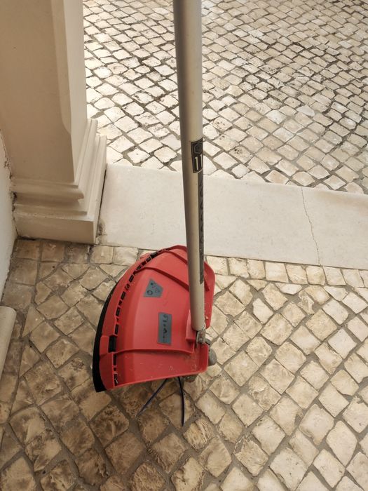 Máquina de cortar relva