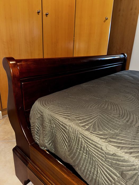 Quarto Completo em Madeira Maciça de Cerejeira - em bom estado