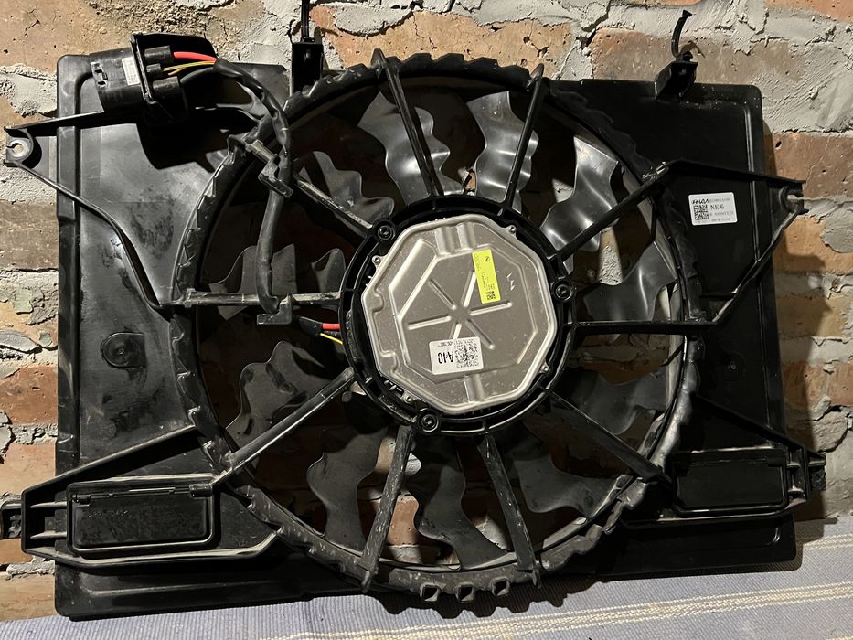 Продам передній телевізор до кіа ев 6