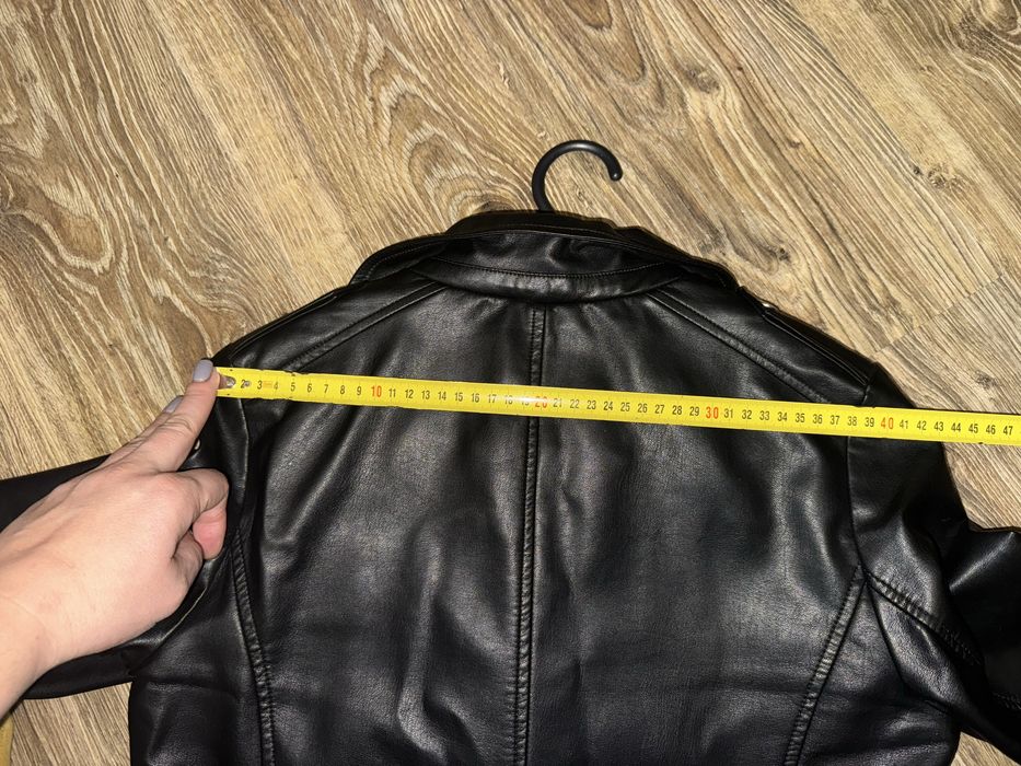 Куртка зі штучної шкіри з вишивкою