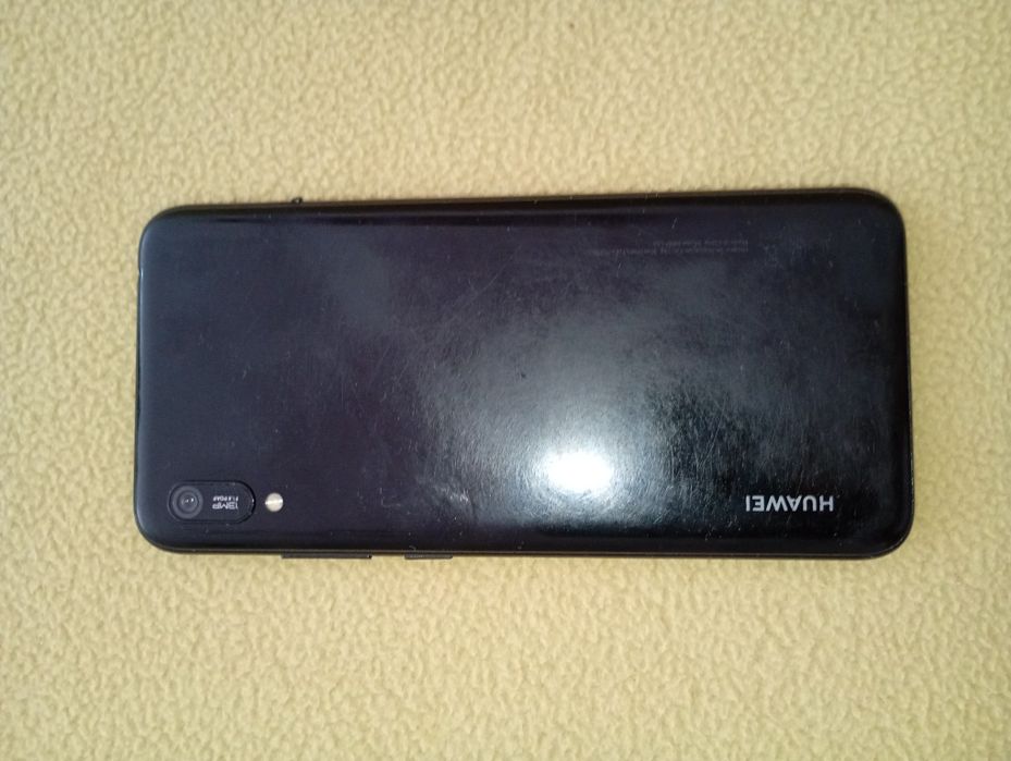 sprawny tel Huawei Y 6 z 2019 + ładowarka