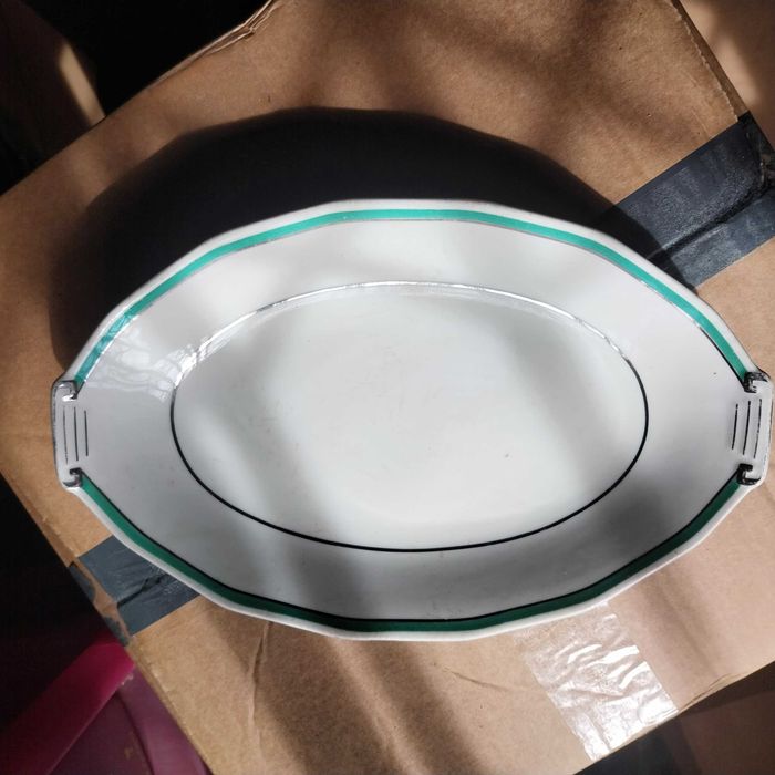 Travessas e taças de porcelana