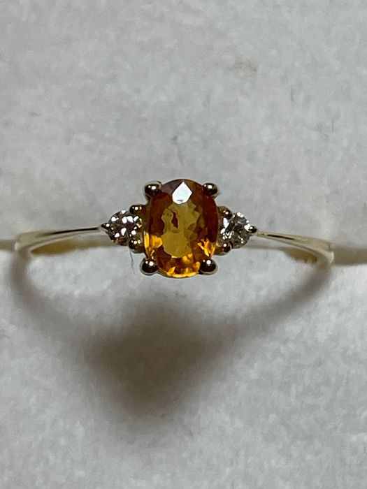 Złoty pierścionek z cytrynem i diamentami