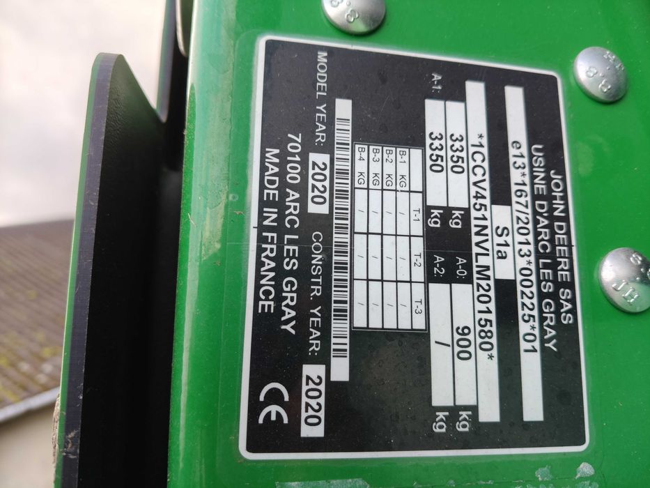 Prasa rolująca belująca do balotów John Deere V451M