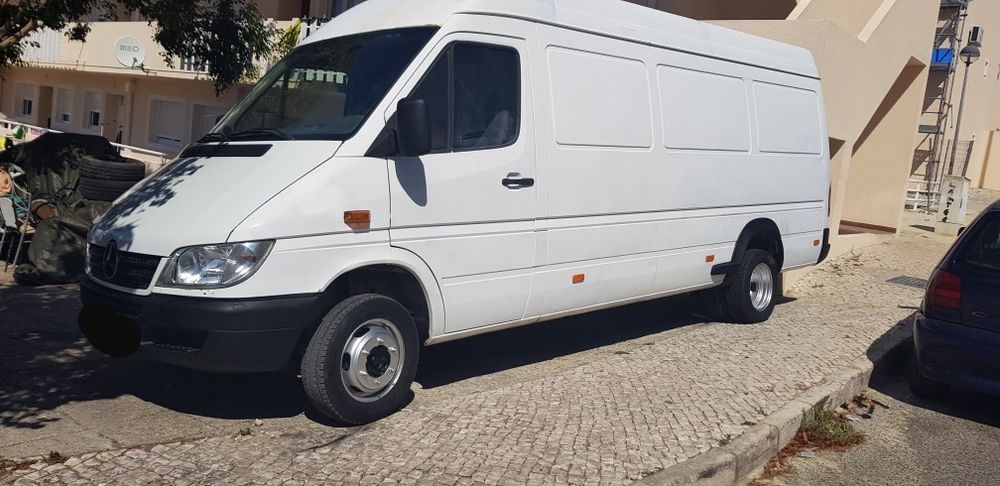 Alugo carrinha com motorista