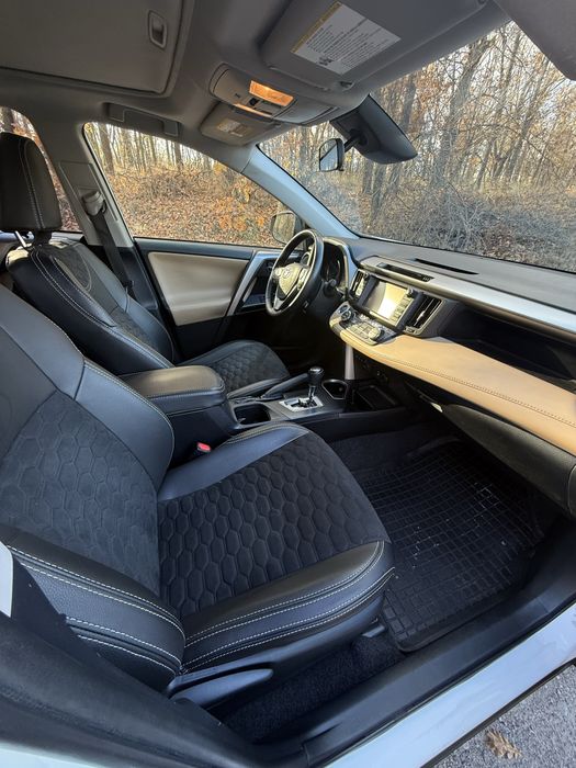 Продам Toyota rav 4 гібрид 2018