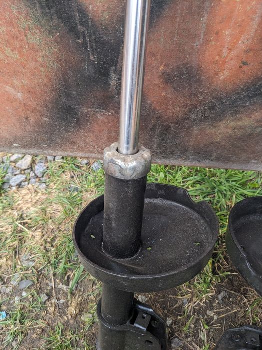 Передні стойки Renault Clio 2