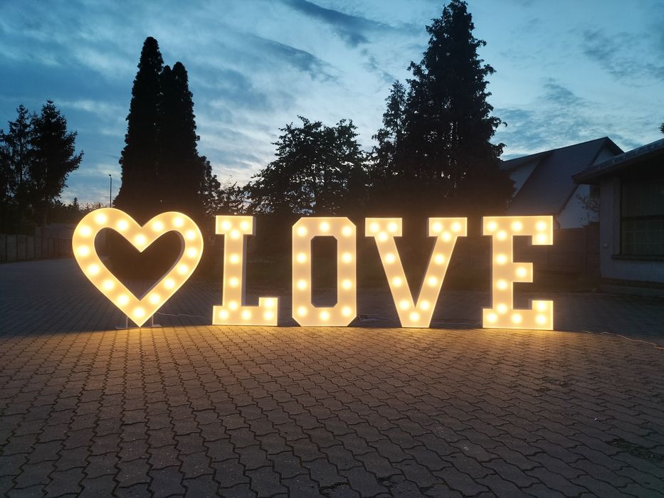 Cyfry 18 podświetlane, neony ,litery świetlne ,