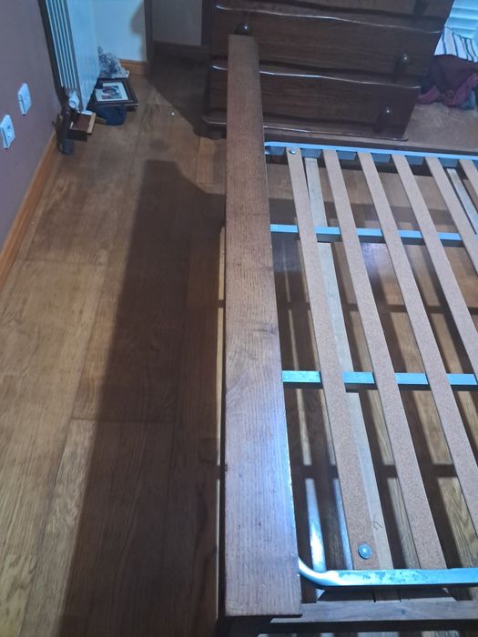 Cama de casal em madeira de carvalho maciça, com estrado