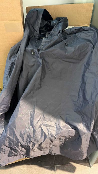 Impermeável  camisola e calças