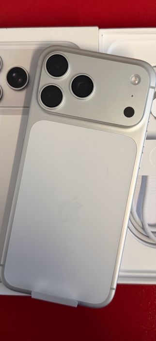 Iphone 17 pro max 256GB silver Novo !