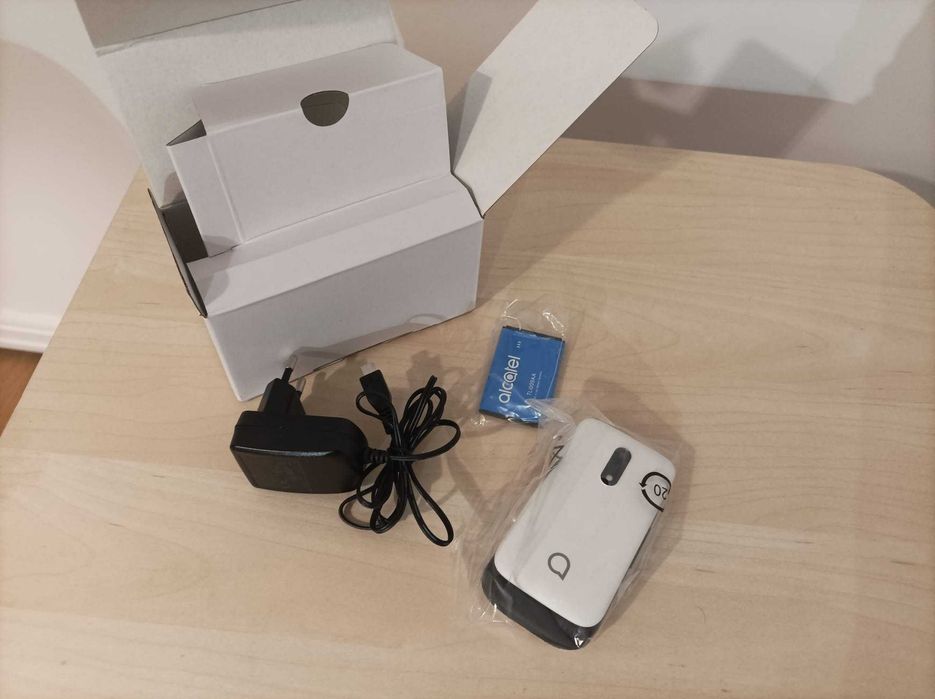 Telemóvel TCL Alcatel 2057D (2.4'' - Branco) - NOVO